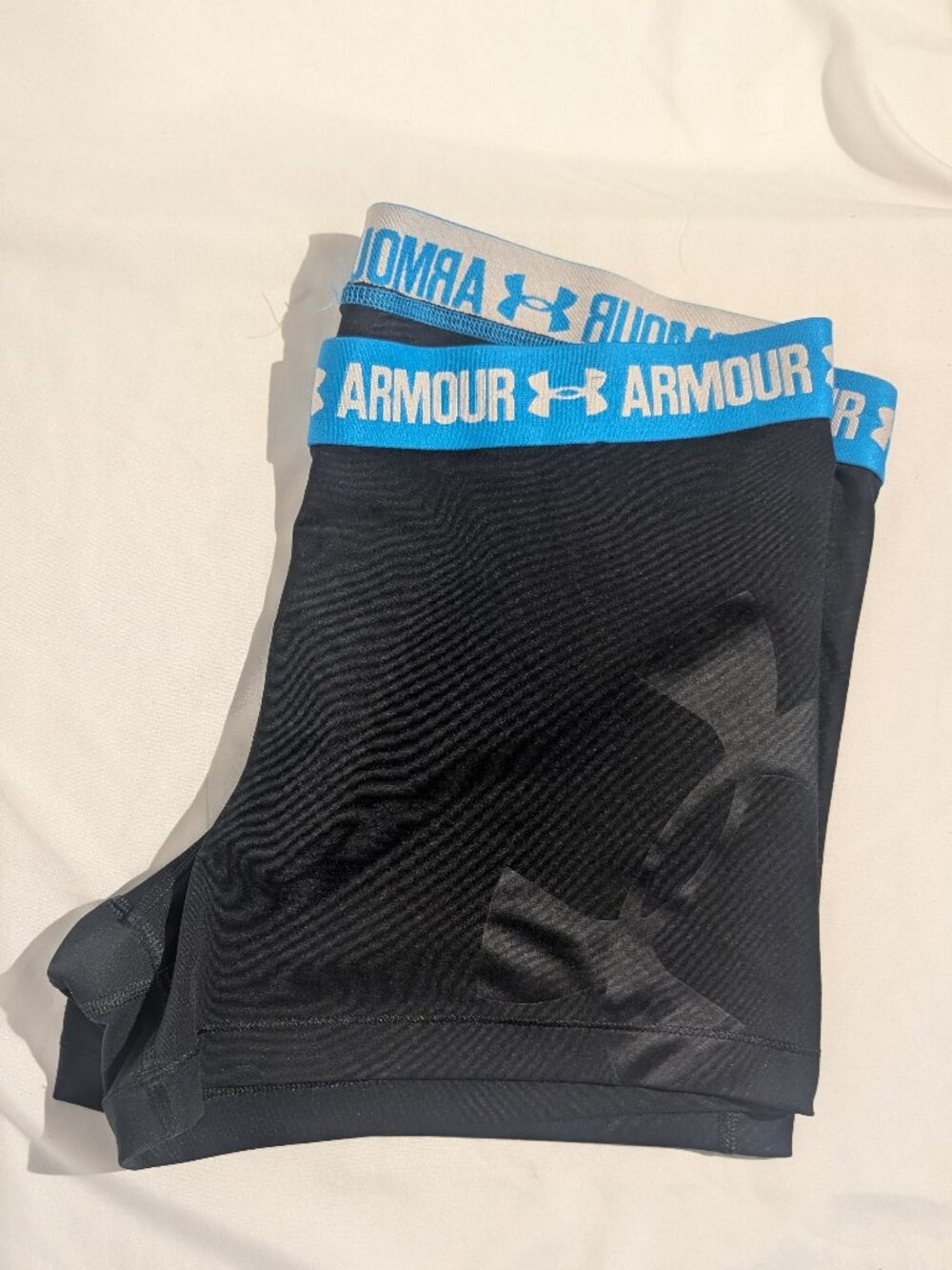 Under Armour Women's HeatGear Shorty Shorts 3 inches Size XL